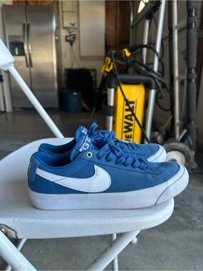 Nike Blue Canvas Low-Top Sneakers with White Swoosh